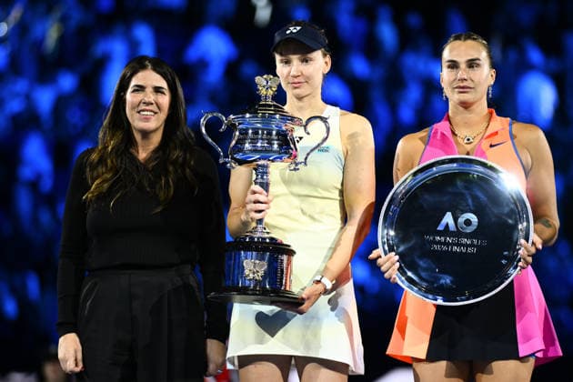 TENNIS AUSTRALIAN OPEN, Elena Rybakina of Kazakhstan and Aryna Sabalenka of Belarus pose for photographs with former tennis player Jennifer Capriati after the women™s singles final on day 14 of the 2026 Australian Open tennis tournament at Melbourne Park in Melbourne, Saturday, January 31, 2026. ( NO ARCHIVING MELBOURNE VICTORIA AUSTRALIA  Copyright: xJOELxCARRETTx 20260131122653631517