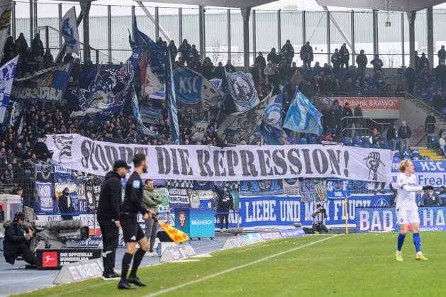 In the picture, from left fan protest, banner, Stoppt die Repression, GER, Braunschweig, Eintracht Braunschweig vs Karlsruher SC, 2 Bundesliga, soccer, DFB, 2025 2026 season, Eintracht Stadion, match day, DFB DFL REGULATIONS PROHIBIT ANY USE OF PHOTOGRAPHS AS IMAGE SEQUENCES AND OR QUASI VIDEO, 31 01 2026, Copyright: HMBxMedia UwexKoch