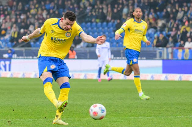 In the picture, from left Erencan Yardimci BTSV, 09 , GER, Braunschweig, Eintracht Braunschweig vs Karlsruher SC, 2 Bundesliga, soccer, DFB, 2025 2026 season, Eintracht Stadion, match day, DFB DFL REGULATIONS PROHIBIT ANY USE OF PHOTOGRAPHS AS IMAGE SEQUENCES AND OR QUASI VIDEO, 31 01 2026, Copyright: HMBxMedia UwexKoch