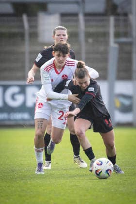 Womens soccer Bundesliga Bayer 04 Leverkusen 1 FC Nürnberg, 31 01 2026 Kristin Kögel Bayer 04 Leverkusen, 11 and Aneta Palaskova 1 FC Nürnberg, 26 in a duel Bayer 04 Leverkusen 1 FC Nürnberg on matchday 16 of the Google Pixel Womens Bundesliga on 31 01 2026 at Ulrich Haberland Stadion in Leverkusen Nordrhein Westfalen DFL REGULATIONS PROHIBIT ANY USE OF PHOTOGRAPHS AS IMAGE SEQUENCES AND OR QUASI VIDEO Copyright: xBEAUTIFULxSPORTS AxelxKohringx