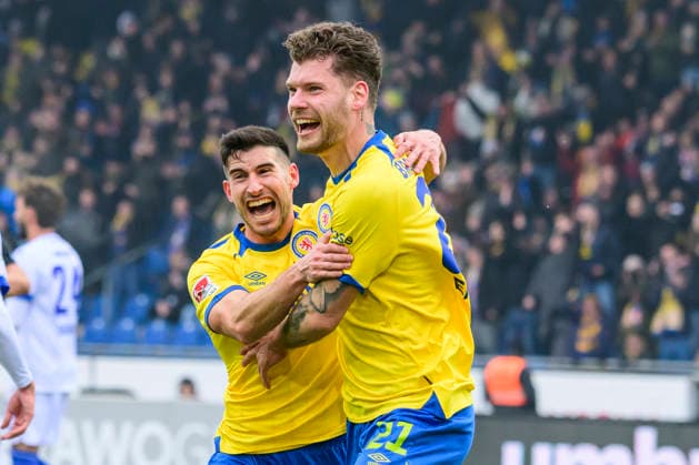 In the picture, from left Robin Heusser BTSV, 30 ,, Kevin Ehlers BTSV, 21 , goal, 1 0, celebreting the goal, joy, jubilation, cheering, GER, Braunschweig, Eintracht Braunschweig vs Karlsruher SC, 2 Bundesliga, soccer, DFB, 2025 2026 season, Eintracht Stadion, match day, DFB DFL REGULATIONS PROHIBIT ANY USE OF PHOTOGRAPHS AS IMAGE SEQUENCES AND OR QUASI VIDEO, 31 01 2026, Copyright: HMBxMedia UwexKoch