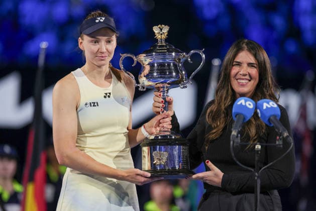 Jennifer Capriati presents the trophy to Elena Rybakina KAZ , Award Ceremony, Presentation Ladies Singles, Final, Final, Australian Open 2026 Melbourne Park, Melbourne, Victoria, Australia Copyright: xJuergenxHasenkopfx
