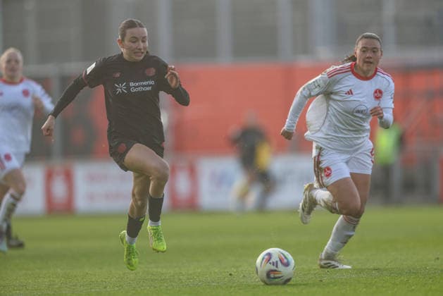 GER, Leverkusen, Bayer Leverkusen vs 1 FC Nuremberg, Google Pixel Women Bundesliga, Football, DFB, Season 2025 2026, Ulrich Haberland Stadium, 16 Matchday in picture f l Loreen Bender Bayer Leverkusen 19 , Clara Fröhlich 1 FC Nuremberg Women 5 DFB DFL REGULATIONS PROHIBIT ANY USE OF PHOTOGRAPHS AS IMAGE SEQUENCES AND OR QUASI VIDEO, 31 01 2026 Copyright: HMBxMedia HendrikxHamelau