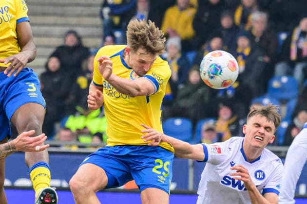 In the picture, from left Lukas Frenkert BTSV, 29 , GER, Braunschweig, Eintracht Braunschweig vs Karlsruher SC, 2 Bundesliga, soccer, DFB, 2025 2026 season, Eintracht Stadion, match day, DFB DFL REGULATIONS PROHIBIT ANY USE OF PHOTOGRAPHS AS IMAGE SEQUENCES AND OR QUASI VIDEO, 31 01 2026, Copyright: HMBxMedia UwexKoch