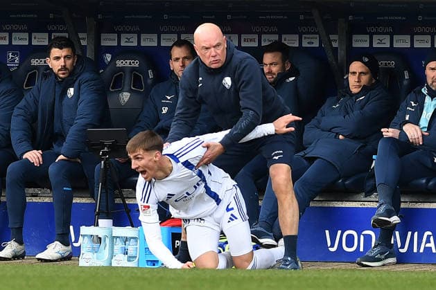 Felipe Sanchez FC Schalke 04 and coach Uwe Rösler VfL Bochum gestures during the 2 Bundesliga match between VfL Bochum and FC Schalke 04, Vonovia Ruhrstadion on January 31, 2026 in Bochum, Germany Photo by Ralf Treese DeFodi Images Felipe Sanchez FC Schalke 04 and coach Uwe Rösler VfL Bochum gestures during the 2 Bundesliga match between VfL Bochum and FC Schalke 04 at Vonovia Ruhrstadion on January 31, 2026 in Bochum, Germany Photo by Ralf Treese DeFodi Images Photo by Ralf Treese DeFodi Images