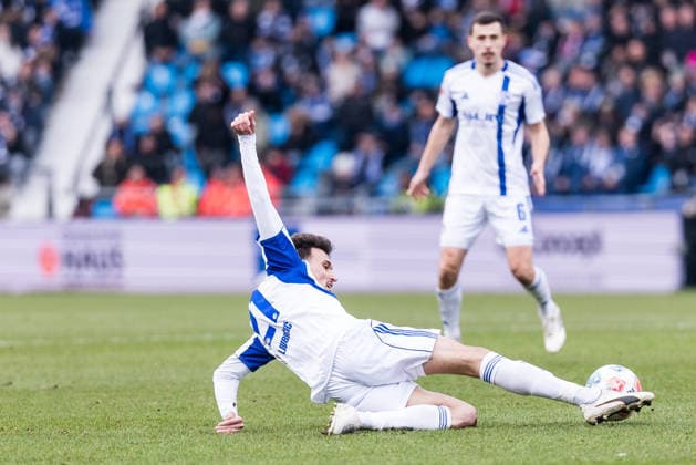 2 Soccer Bundesliga, VfL Bochum FC Schalke 04 31 01 2026 Dejan Ljubicic FC Schalke 04, 21 tries to save the ball 2 Soccer Bundesliga, VfL Bochum FC Schalke 04, Bochum, VONONVIA Ruhrstadion, 31 01 2026 DFL REGULATIONS PROHIBIT ANY USE OF PHOTOGRAPHS AS IMAGE SEQUENCES AND OR QUASI VIDEO Copyright: xBEAUTIFULxSPORTS Wunderlx
