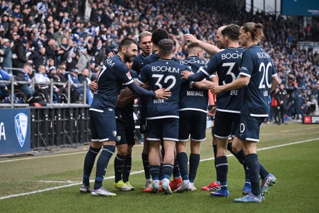 Bochum players celebrate Koji Miyoshis 1 0 VfL Bochum 31 01 2026, Soccer 2 Bundesliga, Season 2025 2026, Matchday 20, VfL Bochum FC Schalke 04 DFL regulations prohibit any use of photographs as image sequences and or quasi video Bochum Vonovia Ruhrstadion Nordrhein Westfalen Germany Team2