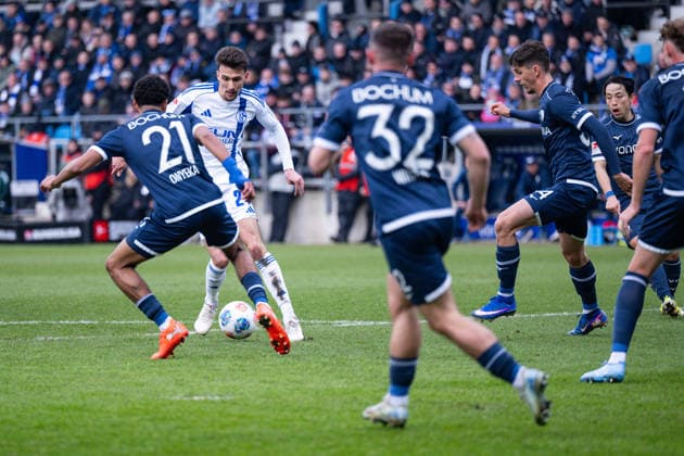 31 01 2026, Football, 2 Bundesliga, Season 2025 2026, Matchday 20, VfL Bochum FC Schalke 04, Francis Onyeka VfL Bochum 1848 , Dejan Ljubicic FC Schalke 04 xRHR PHOTO YYx Copyright: KROEGER RHR-FOTOx RHR-FOTO YY