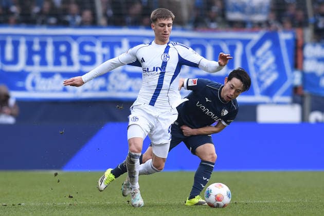 Soccer 2 Bundesliga 20 Matchday VfL Bochum FC Schalke 04 on 31 01 2026 at Vonovia Ruhrstadion in Bochum Felipe Sanchez Schalke , front Koji Miyoshi Bochum , back DFL regulations prohibit any use of photographs as image sequences and or quasi video xRx