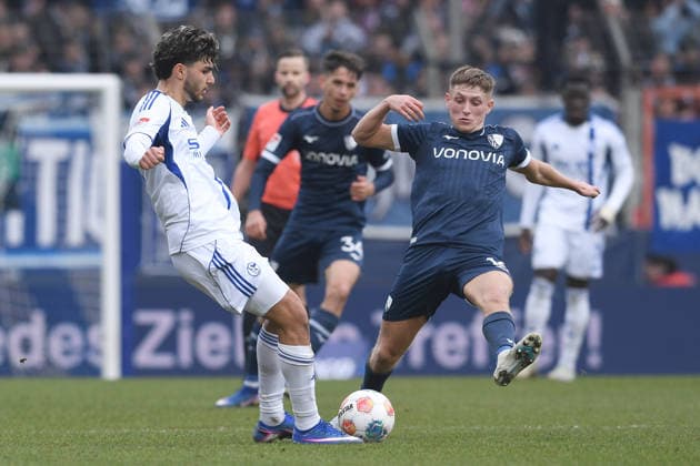 Soccer 2 Bundesliga 20 Matchday VfL Bochum FC Schalke 04 on 31 01 2026 at Vonovia Ruhrstadion in Bochum Ayhan Mertcan Schalke , left Callum Marshall Bochum , right DFL regulations prohibit any use of photographs as image sequences and or quasi video xRx