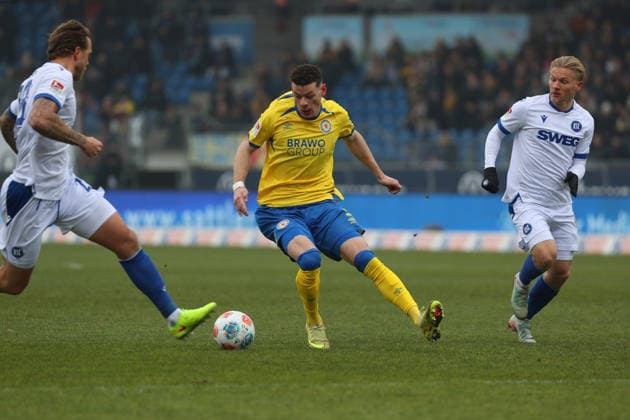Braunschweig vs Karlsruhe, 2 BL Braunschweig, 31 01 2026, Football, Men, 2 BL, Season 2025 2026, Eintracht Braunschweig vs Karlsruher SC Erencan Yardimici Eintracht Braunschweig , Andreas Müller KSC DFL DFB REGULATIONS PROHIBIT ANY USE OF PHOTOGRAPHS as IMAGE SEQUENCES and or QUASI VIDEO Stadion an der Hamburger Straße Niedersachsen Germany