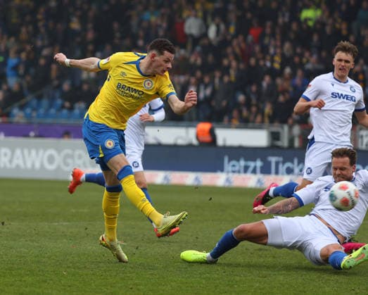 Braunschweig vs Karlsruhe, 2 BL Braunschweig, 31 01 2026, Football, Men, 2 BL, Season 2025 2026, Eintracht Braunschweig vs Karlsruher SC Erencan Yardimici Eintracht Braunschweig , Marcel Franke KSC DFL DFB REGULATIONS PROHIBIT ANY USE OF PHOTOGRAPHS as IMAGE SEQUENCES and or QUASI VIDEO Stadion an der Hamburger Straße Niedersachsen Germany