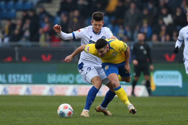 Braunschweig vs Karlsruhe, 2 BL Braunschweig, 31 01 2026, Football, Men, 2 BL, Season 2025 2026, Eintracht Braunschweig vs Karlsruher SC Marvin Wanitzek KSC , Robin Heußer Eintracht Braunschweig DFL DFB REGULATIONS PROHIBIT ANY USE OF PHOTOGRAPHS as IMAGE SEQUENCES and or QUASI VIDEO Stadion an der Hamburger Straße Niedersachsen Germany