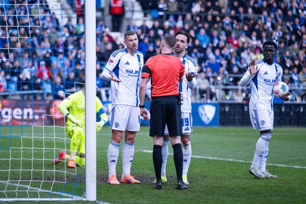 31 01 2026, Football, 2 Bundesliga, Season 2025 2026, Matchday 20, VfL Bochum FC Schalke 04, Edin Džeko Dzeko FC Schalke 04 , Kenan Karaman FC Schalke 04 , Christian Gomis FC Schalke 04 xRHR PHOTO YYx Copyright: KROEGER RHR-FOTOx RHR-FOTO YY
