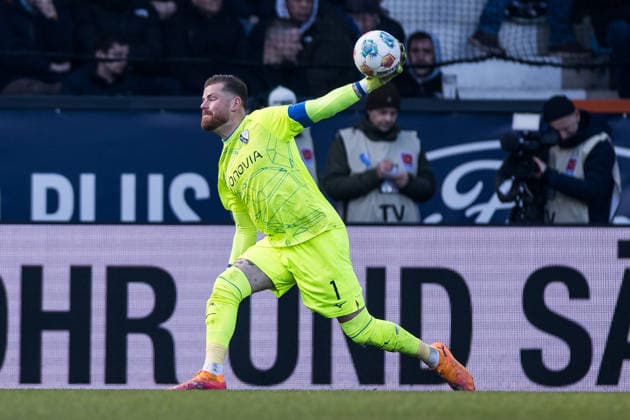 2 Soccer Bundesliga, VfL Bochum FC Schalke 04 31 01 2026 Timo Horn VfL Bochum, 1 with ball 2 Soccer Bundesliga, VfL Bochum FC Schalke 04, Bochum, VONONVIA Ruhrstadion, 31 01 2026 DFL REGULATIONS PROHIBIT ANY USE OF PHOTOGRAPHS AS IMAGE SEQUENCES AND OR QUASI VIDEO Copyright: xBEAUTIFULxSPORTS Wunderlx