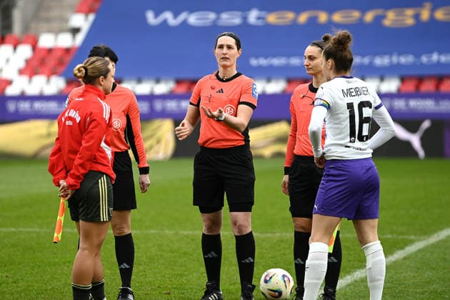 Referee Naemi Breier Google Pixel Womens Bundesliga SGS Essen Union Berlin 31 01 2026 Referee Naemi Breier at the side selection, Google Pixel Womens Bundesliga, Matchday 16, SGS Essen vs Union Berlin on January 31, 2026 at Stadion an der Hafenstraße, Essen