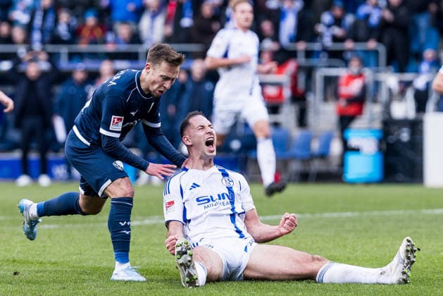 2 Soccer Bundesliga, VfL Bochum FC Schalke 04 31 01 2026 duel Felix Passlack VfL Bochum, 15 , Nikola Katic FC Schalke 04, 25 Katic cheering on the ground after successful defense 2 Soccer Bundesliga, VfL Bochum FC Schalke 04, Bochum, VONONVIA Ruhrstadion, 31 01 2026 DFL REGULATES PROHIBIT ANY USE OF PHOTOGRAPHS AS IMAGE SEQUENCES AND OR QUASI VIDEO Copyright: xBEAUTIFULxSPORTS Wunderlx