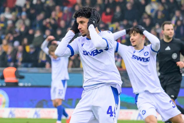 In the picture, from left Eymen Laghrissi KSC, sad, depressed, angry, emotional, GER, Braunschweig, Eintracht Braunschweig vs Karlsruher SC, 2 Bundesliga, soccer, DFB, 2025 2026 season, Eintracht Stadion, match day, DFB DFL REGULATIONS PROHIBIT ANY USE OF PHOTOGRAPHS AS IMAGE SEQUENCES AND OR QUASI VIDEO, 31 01 2026, Copyright: HMBxMedia UwexKoch