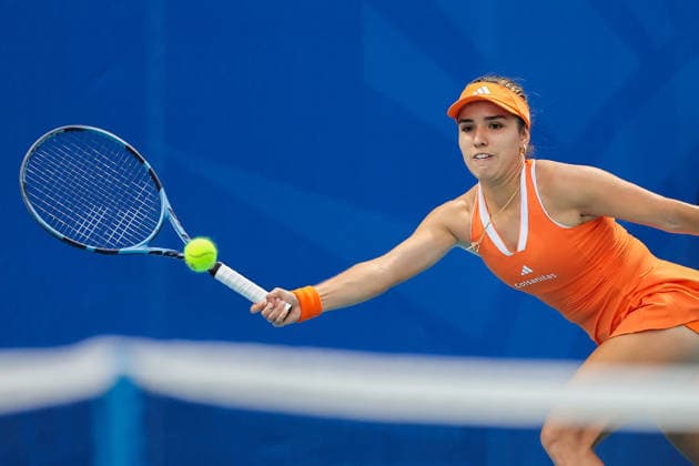 (260131) -- MANILA, Jan. 31, 2026 -- Camila Osorio of Colombia hits a return during the women s singles final match between Camila Osorio of Colombia and Donna Vekic of Croatia at the WTA, Tennis Damen Philippine Women s Open in Manila, the Philippines, Jan. 31, 2026. ) (SP)PHILIPPINES-MANILA-TENNIS-WTA PHILIPPINE WOMEN S OPEN ROUELLExUMALI 