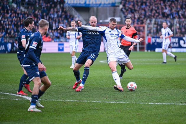 31 01 2026, Football, 2 Bundesliga, Season 2025 2026, Matchday 20, VfL Bochum FC Schalke 04, Philipp Hofmann VfL Bochum 1848 , Vitalie Becker FC Schalke 04 xRHR PHOTO YYx Copyright: KROEGER RHR-FOTOx RHR-FOTO YY