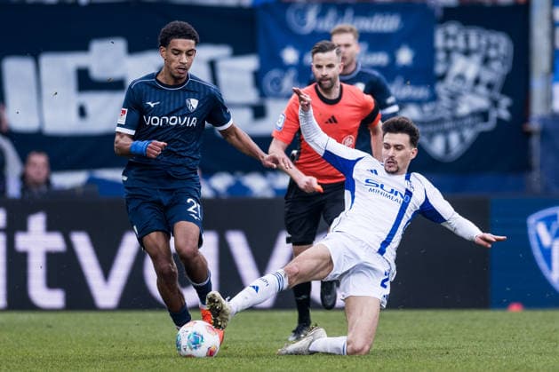 2 Soccer Bundesliga, VfL Bochum FC Schalke 04 31 01 2026 duel Francis Onyeka VfL Bochum, 21 , Dejan Ljubicic FC Schalke 04, 21 2 Soccer Bundesliga, VfL Bochum FC Schalke 04, Bochum, VONONVIA Ruhrstadion, 31 01 2026 DFL REGULATIONS PROHIBIT ANY USE OF PHOTOGRAPHS AS IMAGE SEQUENCES AND OR QUASI VIDEO Copyright: xBEAUTIFULxSPORTS Wunderlx