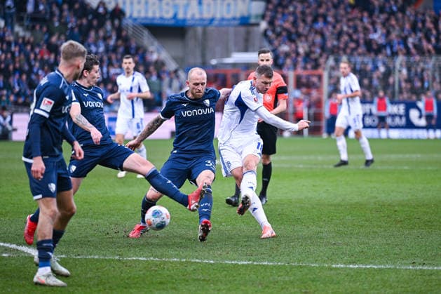 31 01 2026, Football, 2 Bundesliga, Season 2025 2026, Matchday 20, VfL Bochum FC Schalke 04, Philipp Hofmann VfL Bochum 1848 , Edin Dzeko FC Schalke 04 xRHR PHOTO YYx Copyright: KROEGER RHR-FOTOx RHR-FOTO YY