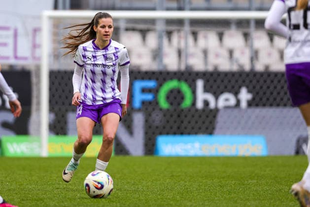 260131 SGS ESSEN VS FC UNION BERLIN Shari van Belle (14) of SGS Essen pictured during a female soccer game between SGS Essen and FC Union Berlin on the 16 th matchday of the 2025-2026 season of the Google Pixel Frauen Bundesliga , on Saturday 31 January 2026 in Essen , Germany . PHOTO SPORTPIX Sevil Oktem Essen Stadion an der Hafenstraße Germany  Copyright: xSportpix.bex xSevilxOktemxSevilxOktemx