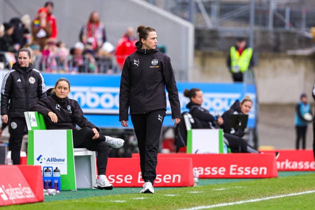 260131 SGS ESSEN VS FC UNION BERLIN head coach Heleen Jaques of SGS Essen pictured during a female soccer game between SGS Essen and FC Union Berlin on the 16 th matchday of the 2025-2026 season of the Google Pixel Frauen Bundesliga , on Saturday 31 January 2026 in Essen , Germany . PHOTO SPORTPIX Sevil Oktem Essen Stadion an der Hafenstraße Germany  Copyright: xSportpix.bex xSevilxOktemxSevilxOktemx