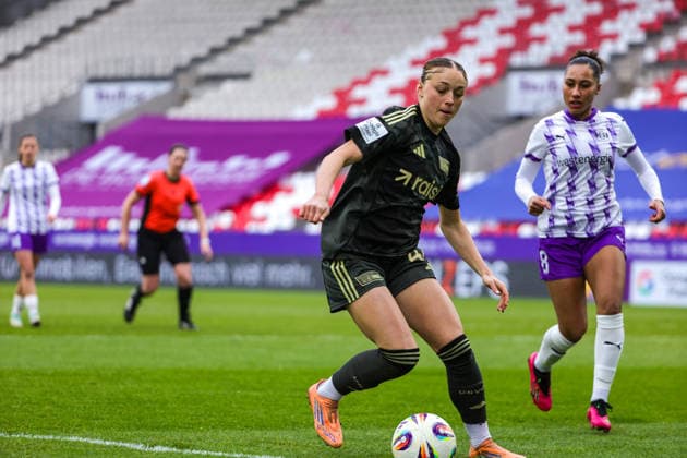 260131 SGS ESSEN VS FC UNION BERLIN Lia Kamber (41) of Union Berlin and Vanessa Furst (8) of SGS Essen pictured during a female soccer game between SGS Essen and FC Union Berlin on the 16 th matchday of the 2025-2026 season of the Google Pixel Frauen Bundesliga , on Saturday 31 January 2026 in Essen , Germany . PHOTO SPORTPIX Sevil Oktem Essen Stadion an der Hafenstraße Germany  Copyright: xSportpix.bex xSevilxOktemxSevilxOktemx