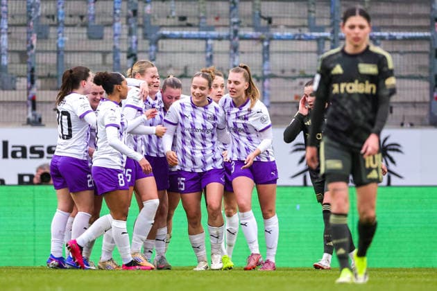 260131 SGS ESSEN VS FC UNION BERLIN Essen players celebrating the goal of Paulina Platner (25) of SGS Essen (1-0) during a female soccer game between SGS Essen and FC Union Berlin on the 16 th matchday of the 2025-2026 season of the Google Pixel Frauen Bundesliga , on Saturday 31 January 2026 in Essen , Germany . PHOTO SPORTPIX Sevil Oktem Essen Stadion an der Hafenstraße Germany  Copyright: xSportpix.bex xSevilxOktemxSevilxOktemx