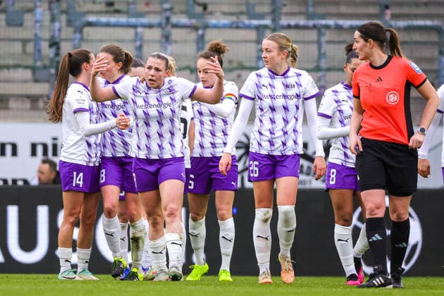 260131 SGS ESSEN VS FC UNION BERLIN Essen players celebrating the goal of Paulina Platner (25) of SGS Essen (1-0) during a female soccer game between SGS Essen and FC Union Berlin on the 16 th matchday of the 2025-2026 season of the Google Pixel Frauen Bundesliga , on Saturday 31 January 2026 in Essen , Germany . PHOTO SPORTPIX Sevil Oktem Essen Stadion an der Hafenstraße Germany  Copyright: xSportpix.bex xSevilxOktemxSevilxOktemx