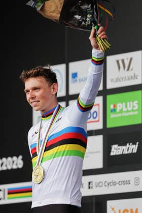 2026 UCI Cyclo-cross World Championships Picture by Alex Whitehead SWpix.com - 30 01 2026 - Cycling - 2026 UCI Cyclo-cross World Championships - Hulst, Zeeland, Netherlands - Men™s Under 23 - Podium - Winner Aaron Dockx (Belgium) Copyright: x xSWpix.comx(t axPhotographyxHubxLtd)xAlexxWhitehead SWpix.comx SWP-3176-0143