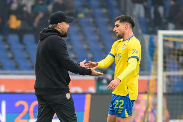 In the picture, from left Heiner Backhaus BTSV, Trainer , Fabio Di Michele Sanchez BTSV, 22 , get lucky with the result, win, victory, GER, Braunschweig, Eintracht Braunschweig vs Karlsruher SC, 2 Bundesliga, soccer, DFB, 2025 2026 season, Eintracht Stadion, match day, DFB DFL REGULATIONS PROHIBIT ANY USE OF PHOTOGRAPHS AS IMAGE SEQUENCES AND OR QUASI VIDEO, 31 01 2026, Copyright: HMBxMedia UwexKoch