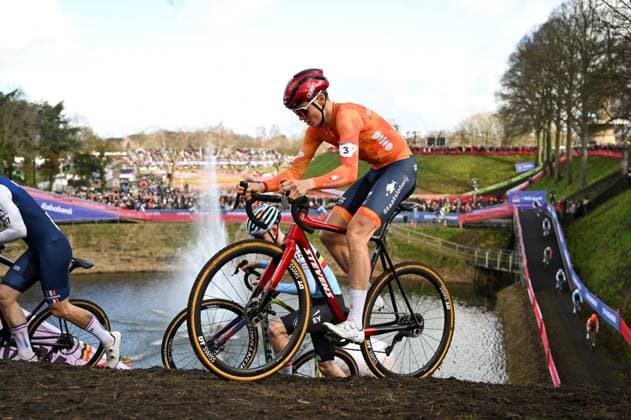 Dutch Guus van den Eijnden pictured in action during the U23 men race at the UCI Cyclocross World Championships, on Saturday 31 January 2026, in Hulst, The Netherlands. ELIASxROM  x160040028x