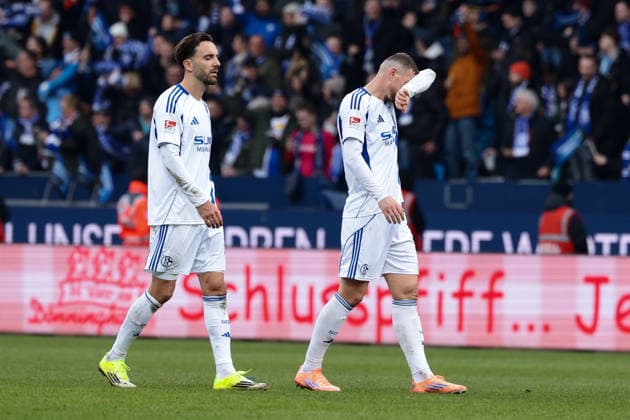 Bochum, Germany, 31 01 26, Kenan Karaman FC Schalke 04 and Edin Dzeko FC Schalke 04 look disappointed, during the Bundesliga 2 match between VfL 1848 Bochum FC Schalke 04 at the Vonovia Ruhrstadion in Bochum Photo by Joachim Bywaletz DFB DFL REGULATIONS PROHIBIT ANY USE OF PHOTOGRAPHS AS IMAGE SEQUENCES AND OR QUASI VIDEO Copyright: JoachimxBywaletz xJB-Sportfoto