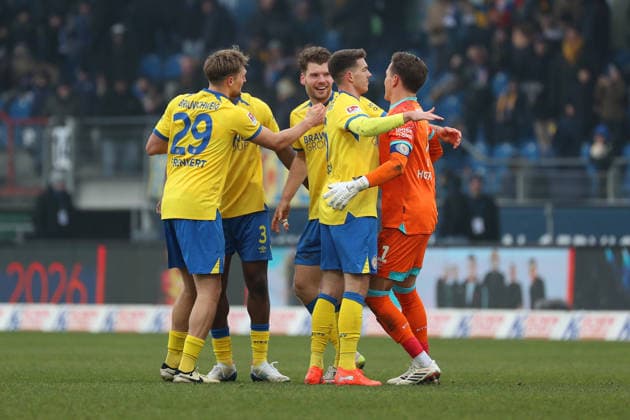 Braunschweig vs Karlsruhe, 2 BL Braunschweig, 31 01 2026, Football, Men, 2 BL, Season 2025 2026, Eintracht Braunschweig vs Karlsruher SC Final cheer DFL DFB REGULATIONS PROHIBIT ANY USE OF PHOTOGRAPHS as IMAGE SEQUENCES and or QUASI VIDEO Stadion an der Hamburger Straße Niedersachsen Germany