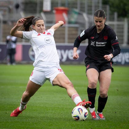 Womens Soccer Bundesliga Bayer 04 Leverkusen 1 FC Nürnberg, 31 01 2026 Laura Miller 1 FC Nürnberg, 9 , Katharina Piljic Bayer 04 Leverkusen, 6 during the duel Bayer 04 Leverkusen 1 FC Nürnberg on matchday 16 of the Google Pixel Womens Bundesliga on 31 01 2026 at Ulrich Haberland Stadion in Leverkusen Nordrhein Westfalen DFL REGULATIONS PROHIBIT ANY USE OF PHOTOGRAPHS AS IMAGE SEQUENCES AND OR QUASI VIDEO Copyright: xBEAUTIFULxSPORTS AxelxKohringx