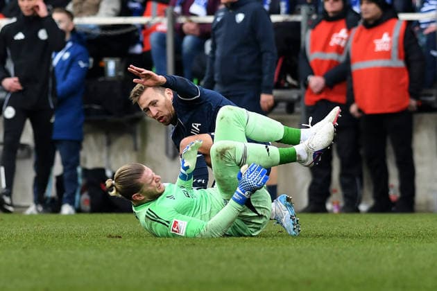 Goalkeeper Loris Karius FC Schalke 04 and Felix Passlack VfL Bochum battle for the ball during the 2 Bundesliga match between VfL Bochum and FC Schalke 04, Vonovia Ruhrstadion on January 31, 2026 in Bochum, Germany Photo by Ralf Treese DeFodi Images Goalkeeper Loris Karius FC Schalke 04 and Felix Passlack VfL Bochum battle for the ball during the 2 Bundesliga match between VfL Bochum and FC Schalke 04 at Vonovia Ruhrstadion on January 31, 2026 in Bochum, Germany Photo by Ralf Treese DeFodi Images Photo by Ralf Treese DeFodi Images