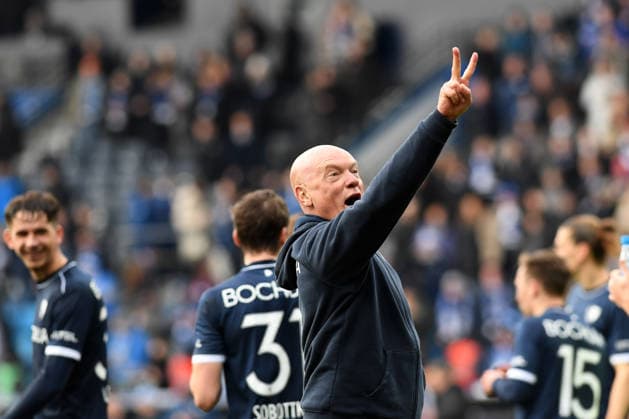 Coach Uwe Rösler VfL Bochum shows the final score 2 0 during the 2 Bundesliga match between VfL Bochum and FC Schalke 04, Vonovia Ruhrstadion on January 31, 2026 in Bochum, Germany Photo by Ralf Treese DeFodi Images Coach Uwe Rösler VfL Bochum gestures during the 2 Bundesliga match between VfL Bochum and FC Schalke 04 at Vonovia Ruhrstadion on January 31, 2026 in Bochum, Germany Photo by Ralf Treese DeFodi Images Photo by Ralf Treese DeFodi Images