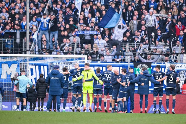31 01 2026, Football, 2 Bundesliga, Season 2025 2026, Matchday 20, VfL Bochum FC Schalke 04, The VfL Bochum players celebrate the home win with the fans xRHR PHOTO YYx Copyright: KROEGER RHR-FOTOx RHR-FOTO YY