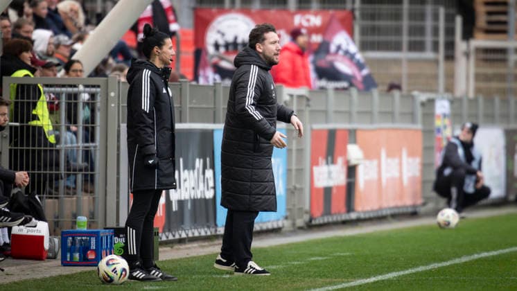 Womens Soccer Bundesliga Bayer 04 Leverkusen 1 FC Nürnberg, 31 01 2026 Thomas Oostendorp Head Coach 1 FC Nürnberg Bayer 04 Leverkusen 1 FC Nürnberg on matchday 16 of the Google Pixel Womens Bundesliga on 31 01 2026 at the Ulrich Haberland Stadium in Leverkusen North Rhine-Westphalia DFL REGULATIONS PROHIBIT ANY USE OF PHOTOGRAPHS AS IMAGE SEQUENCES AND OR QUASI VIDEO Copyright: xBEAUTIFULxSPORTS AxelxKohringx