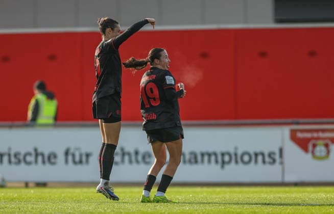 GER, Leverkusen, Bayer Leverkusen vs 1 FC Nürnberg, Google Pixel Womens Bundesliga, Football, DFB, Season 2025 2026, Ulrich Haberland Stadium, 16 Matchday in picture Selina Ostermeier Bayer Leverkusen 2 and Loreen Bender Bayer Leverkusen 19 , Goal, Cheering and Joy, Emotions DFB DFL REGULATIONS PROHIBIT ANY USE OF PHOTOGRAPHS AS IMAGE SEQUENCES AND OR QUASI VIDEO, 31 01 2026 Copyright: HMBxMedia HendrikxHamelau