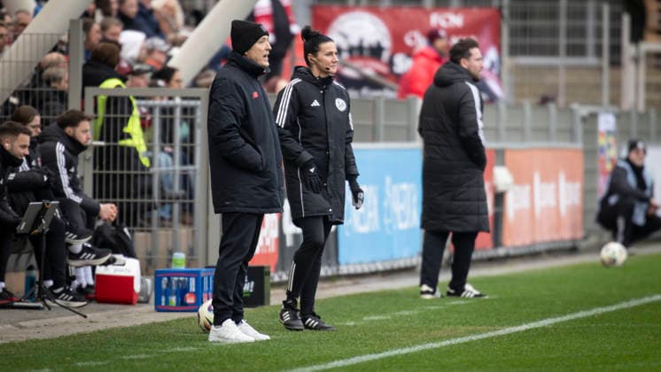Womens Soccer Bundesliga Bayer 04 Leverkusen 1 FC Nürnberg, 31 01 2026 Roberto Pätzold Head Coach Bayer 04 Leverkusen Bayer 04 Leverkusen 1 FC Nürnberg on matchday 16 of the Google Pixel Womens Bundesliga on 31 01 2026 at the Ulrich Haberland Stadium in Leverkusen North Rhine-Westphalia DFL REGULATIONS PROHIBIT ANY USE OF PHOTOGRAPHS AS IMAGE SEQUENCES AND OR QUASI VIDEO Copyright: xBEAUTIFULxSPORTS AxelxKohringx