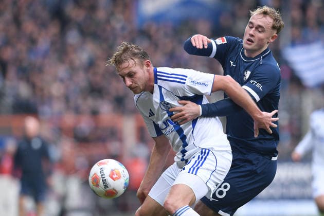 Soccer 2 Bundesliga 20 Matchday VfL Bochum FC Schalke 04 on 31 01 2026 at Vonovia Ruhrstadion in Bochum Timo Becker Schalke , left Mikkel Rakneberg Bochum , right DFL regulations prohibit any use of photographs as image sequences and or quasi video xRx