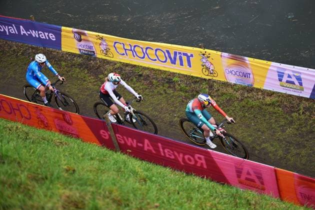 Czech Kristyna Zemanova, Swiss Jolanda Neff and Hungarian Kata Blanka Vas pictured in action during the elite women race at the UCI Cyclocross World Championships, on Saturday 31 January 2026, in Hulst, The Netherlands. DAVIDxPINTENS  x160046089x