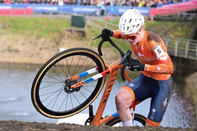 Dutch Puck Pieterse pictured in action during the elite women race at the UCI Cyclocross World Championships, on Saturday 31 January 2026, in Hulst, The Netherlands. DAVIDxPINTENS  x160046452x