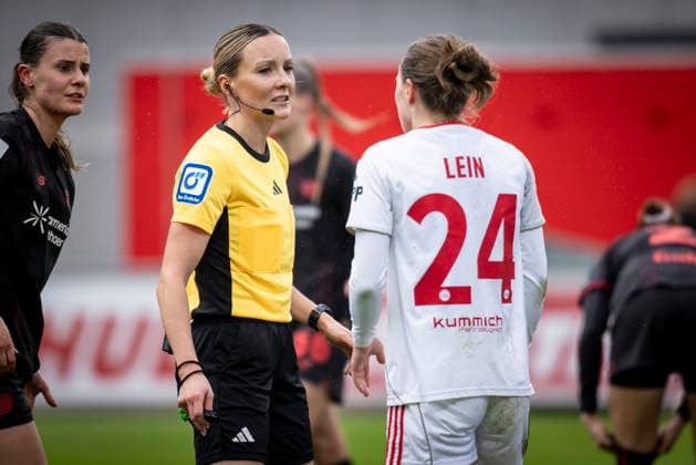 Womens Soccer Bundesliga Bayer 04 Leverkusen 1 FC Nürnberg, 31 01 2026 Fabienne Michel Gau Odernheim talks to Nastassja Lein 1 FC Nürnberg, 24 Bayer 04 Leverkusen 1 FC Nürnberg on matchday 16 of the Google Pixel Womens Bundesliga on 31 01 2026 at the Ulrich Haberland Stadium in Leverkusen North Rhine-Westphalia DFL REGULATIONS PROHIBIT ANY USE OF PHOTOGRAPHS AS IMAGE SEQUENCES AND OR QUASI VIDEO Copyright: xBEAUTIFULxSPORTS AxelxKohringx