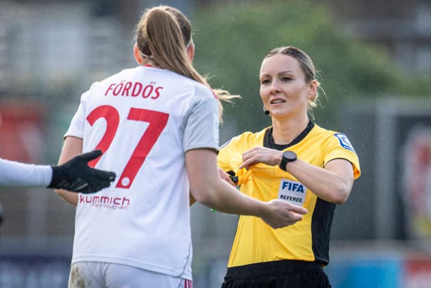 Womens Soccer Bundesliga Bayer 04 Leverkusen 1 FC Nürnberg, 31 01 2026 Fabienne Michel Gau Odernheim draws the yellow card Bayer 04 Leverkusen 1 FC Nürnberg on matchday 16 of the Google Pixel Womens Bundesliga on 31 01 2026 at the Ulrich Haberland Stadium in Leverkusen North Rhine-Westphalia DFL REGULATIONS PROHIBIT ANY USE OF PHOTOGRAPHS AS IMAGE SEQUENCES AND OR QUASI VIDEO Copyright: xBEAUTIFULxSPORTS AxelxKohringx