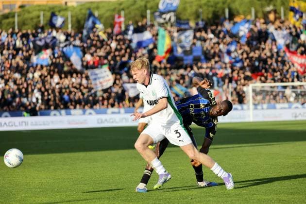 January 31, 2026, Pisa, ITALIA: Sassuolo s JOSH DOIG (L) and Pisa s Idrissa Toure (R) during the Italian Serie A soccer match Pisa SC vs Sassuolo at Arena Garibaldi stadium in Pisa, Italy, 31 January 2026. ANSA ENRICO MATTIA DEL PUNTA Italy Soccer Serie A - Pisa SC Vs Sassuolo  - ZUMAa110 20260131_zaf_a110_009 Copyright: xEnricoxMattiaxDelxPuntax