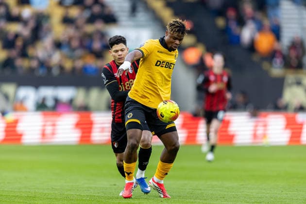 Wolverhampton Wanderers v Bournemouth, Premier League Wolverhampton Wanderers defender Emmanuel Agbadou (12) controls ball during the Premier League match between Wolverhampton Wanderers and Bournemouth at Molineux, Wolverhampton, UK on 31 January 2026. Wolverhampton Molineux West Midlands UK Editorial use only DataCo restrictions apply See www.football-dataco.com , Copyright: xManjitxNarotrax PSI-23661-0005